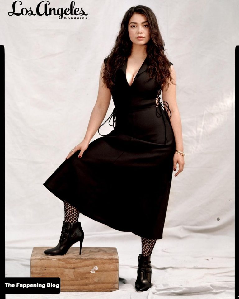 Auli'i Cravalho Body