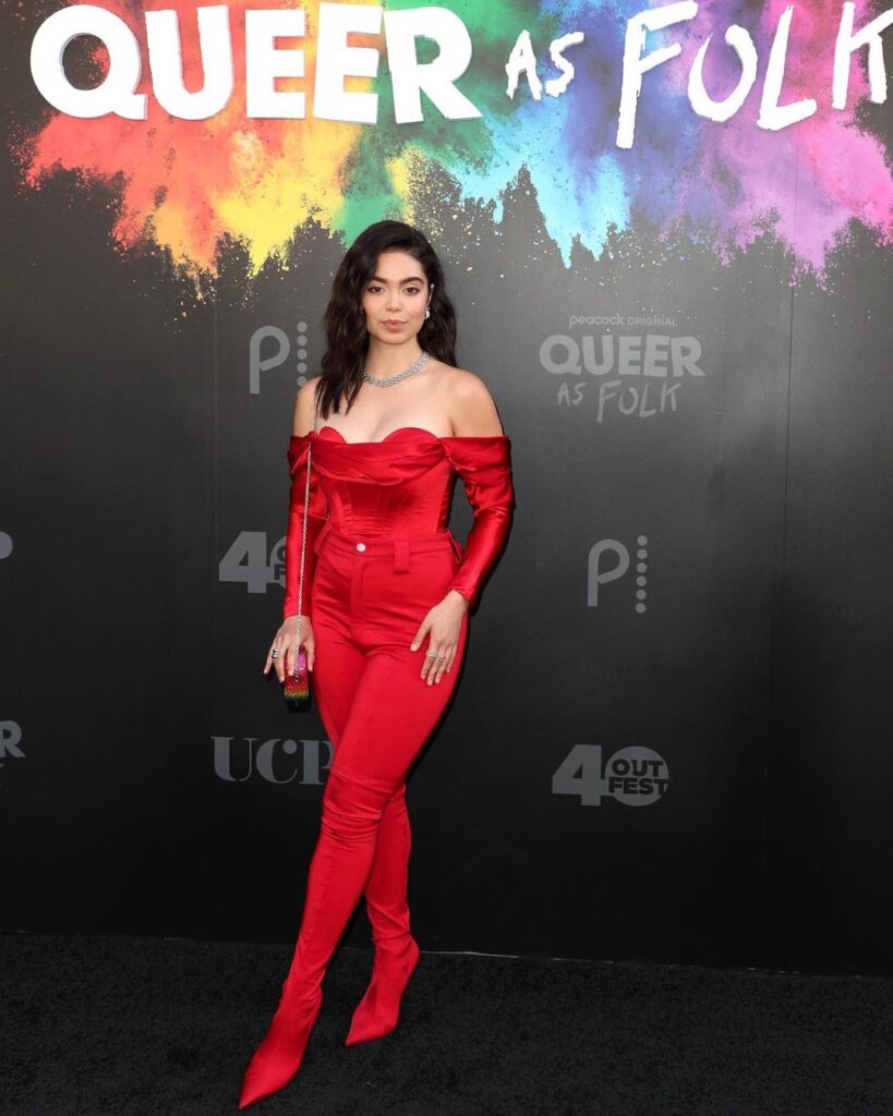 Auli'i Cravalho Body