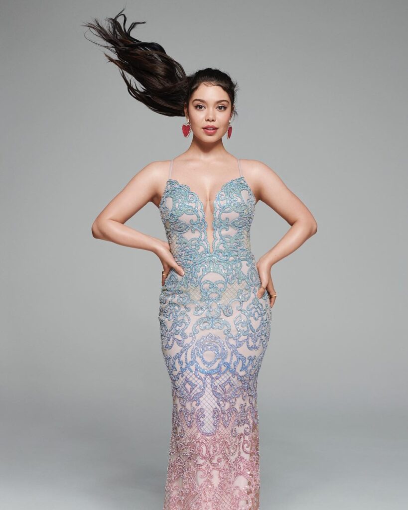 Auli'i Cravalho Body