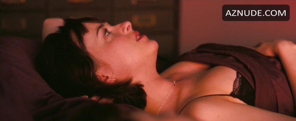 Dakota Johnson Nude
