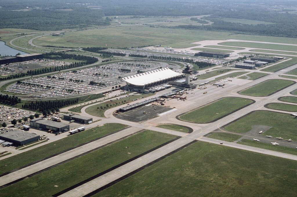 Aerial view of Dulles Airport June 1985